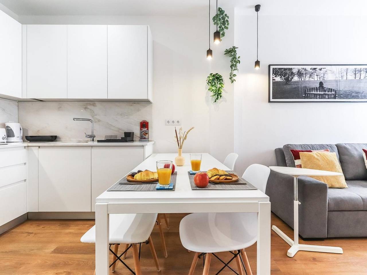 Entire apartment, Vita Portucale | Bright Campo Ourique w/ Terrace in Lisbon, Costa de Lisboa