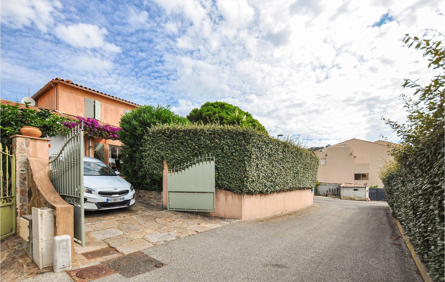 Sea-View Apartment with Parking, AC and Terrace in Le Lavandou, Toulon region