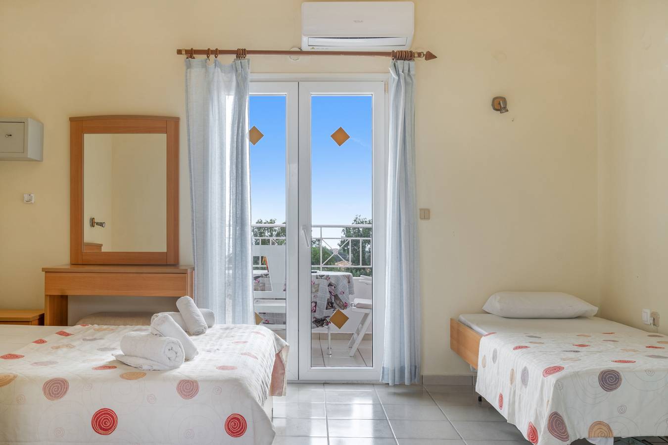 Entire apartment, Apartment 'Garden View 2' with Shared Pool, Wi-Fi and Air Conditioning in Kefalonia