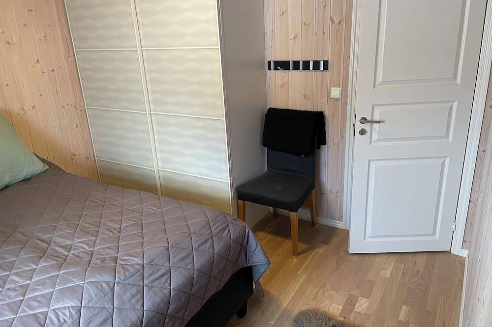 Lovely,modern and well equipped home in nature, ready for hiking in Seljestad.   in Odda