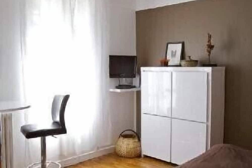 Appartement entier, Location studio design paris vincennes - centre historique - Parc Flor in Vincennes, Val-de-Marne