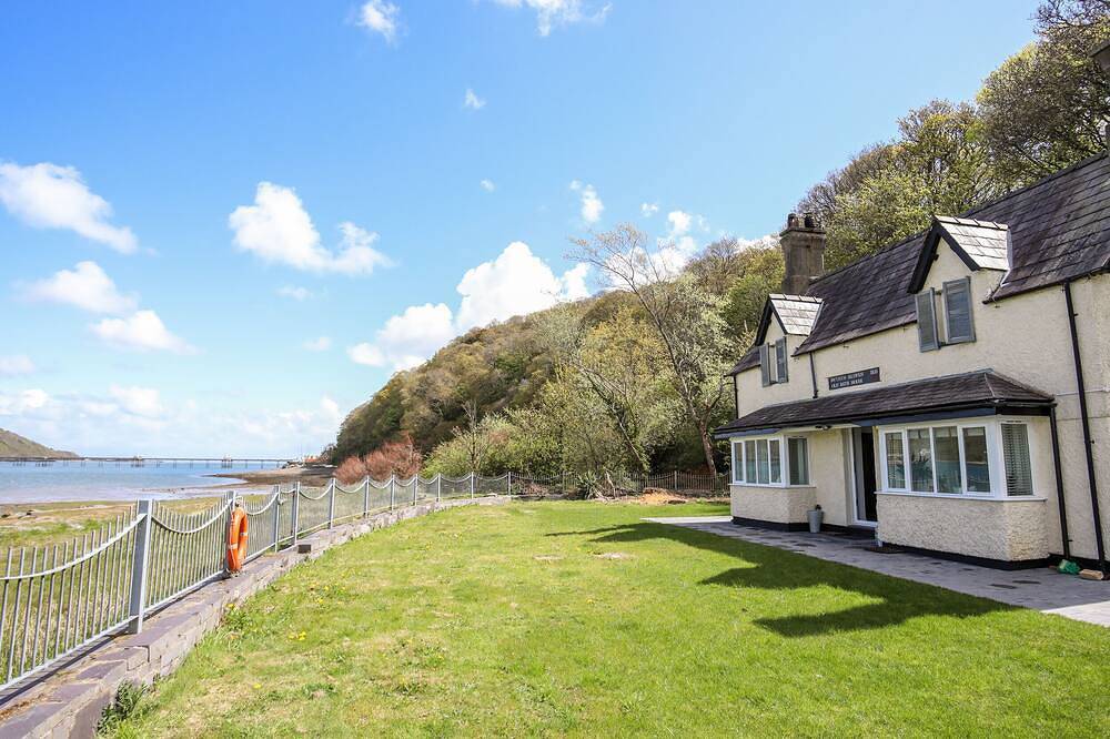 Bwthyn Siliwen (Old Bath House), pet friendly in Bangor in Bangor, Snowdonia