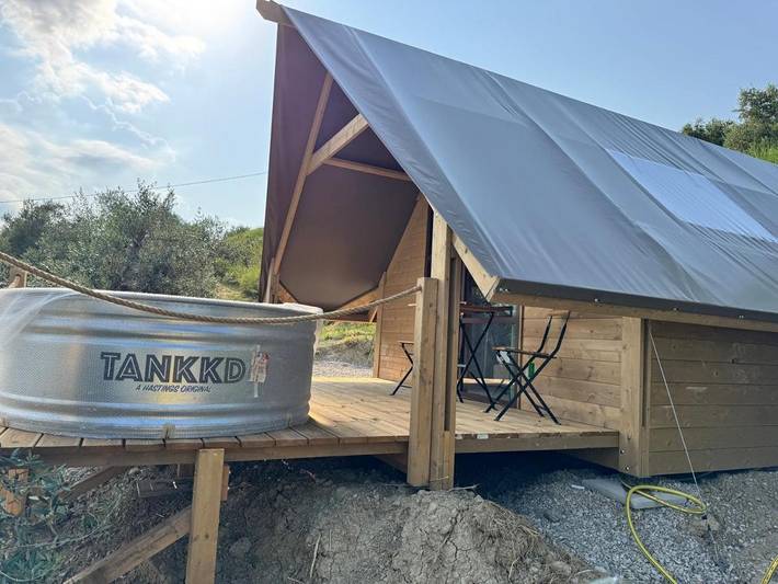 Glamping per 2 persone, con panorama e balcone nonché piscina e giardino in Abruzzo