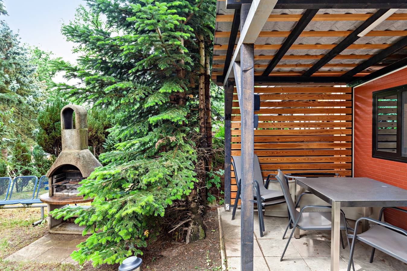 Ganze Ferienwohnung, Tinyhaus 200 mit privater Terrasse, Garten und Wlan in Bungalowdorf Zadelsdorf, Zeulenroda-Triebes
