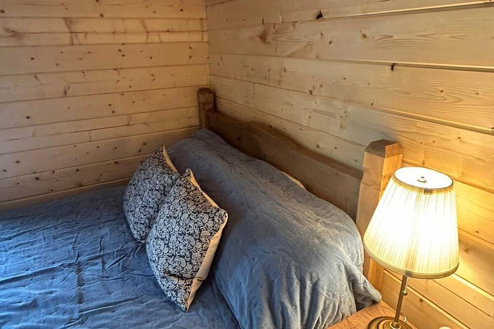 Cabin On The Foot Of Snowdon in Snowdonia