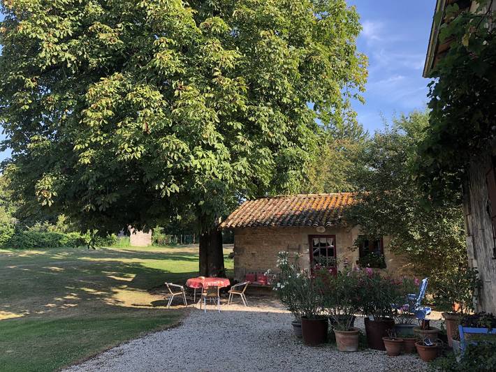 Gîte pour 3 personnes, avec Piscine à Sepvret