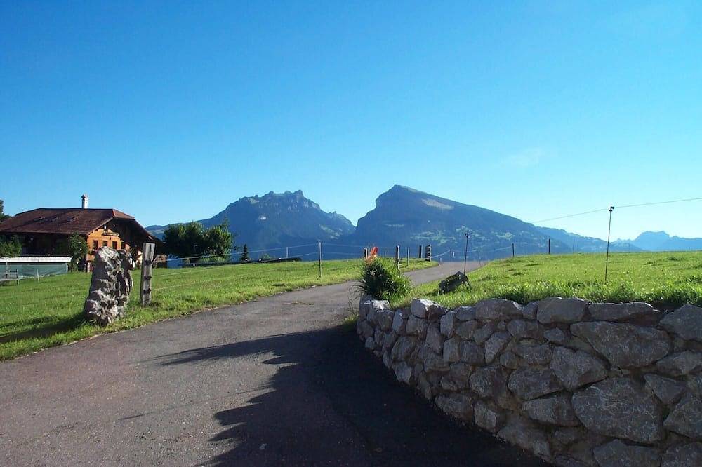 Ganze Wohnung, Familienfreundliche Wohnung nähe Spiez u. Interlaken, max. 4 Erw./1 Ki. in Aeschi bei Spiez, Thunersee