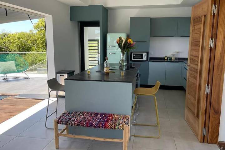Location de vacances pour 4 personnes, avec piscine ainsi que jardin et terrasse dans Anse Tarare - 3