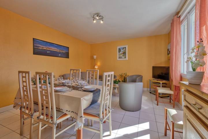 Spacious Family Beach House for 2–10 Guests in Saint-Nazaire-sur-Charente, Rochefort region