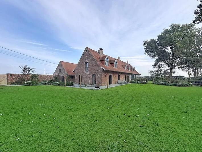 Location de vacances pour 14 personnes, avec Balcon et Terrasse ainsi que Jardin et Vue à Hondschoote