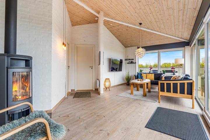 Charmantes Ferienhaus mit traumhaftem Ausblick und WLAN in Årgab, Holmsland Klit