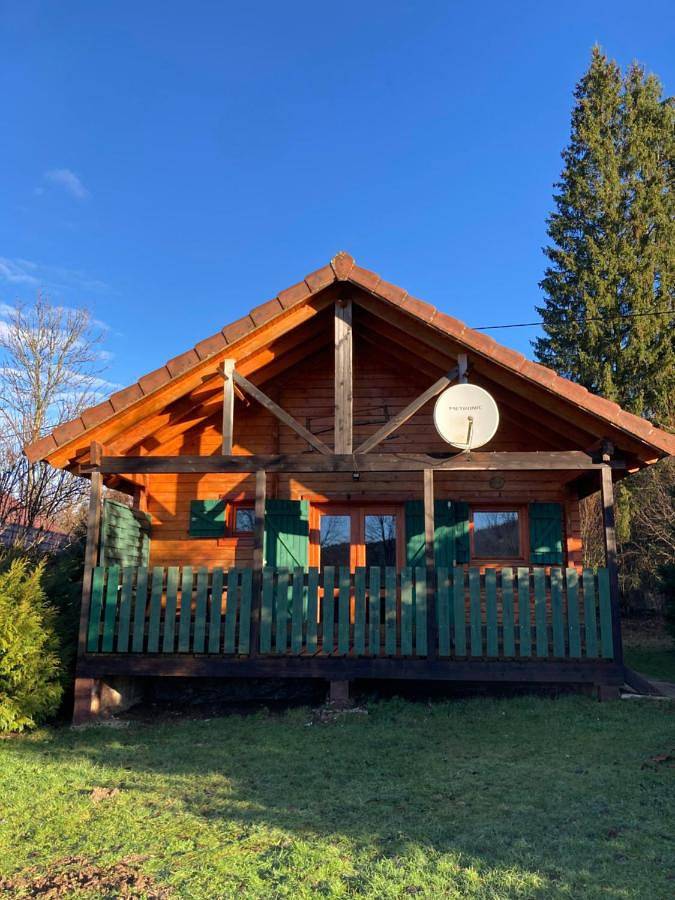 Camping-Chalets La Favière in Lac-des-Rouges-Truites, Parc naturel régional du Haut-Jura