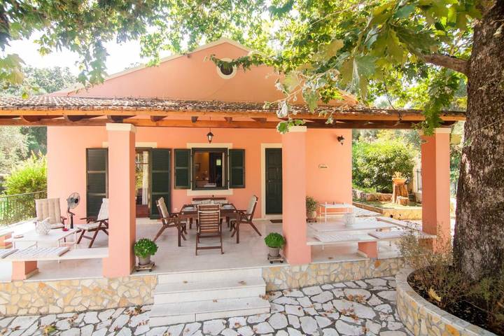 Casa vacanza per 6 persone, con giardino e panorama a Ipsos