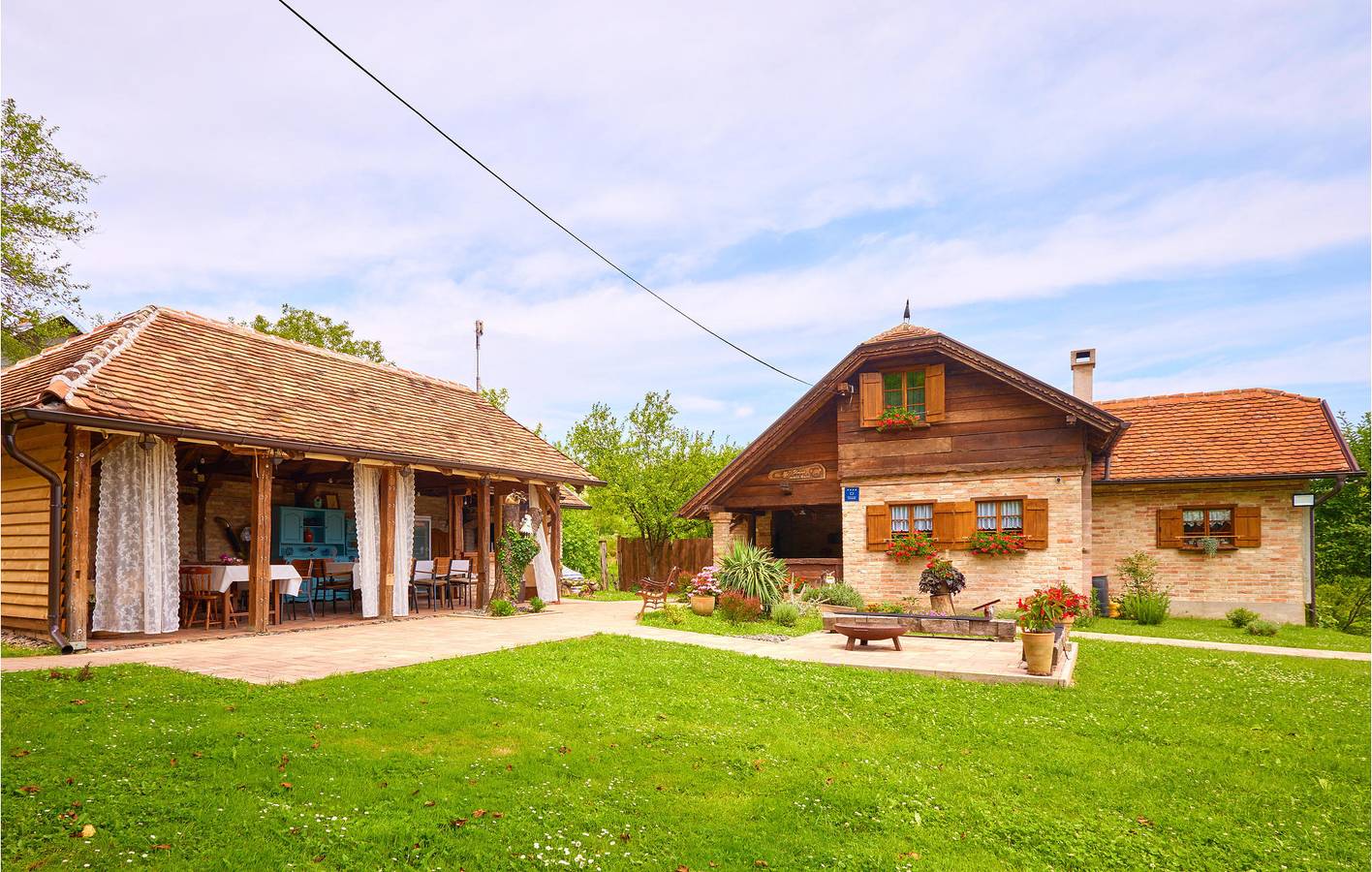 Gemütliche 2-Zimmer-Wohnung mit Terrasse und Grill in der Nähe des Flusses Petrinjčica in Sisak-Moslavina