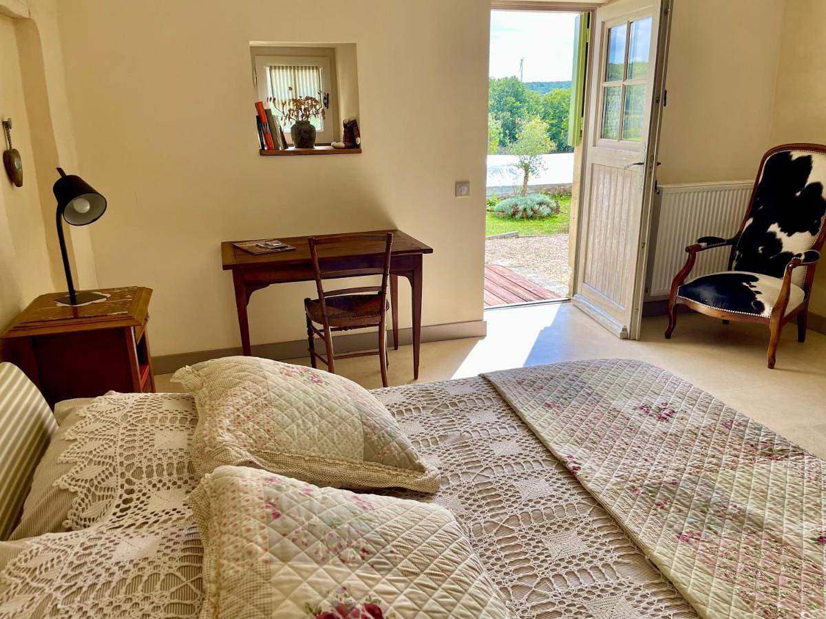 Double Room with Pool View in Avot, Région de Dijon