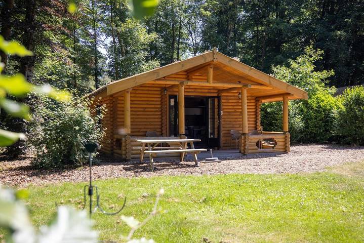 Camping voor 5 personen, with Terras and Tuin as well as Kinderzwembad and Zwembad in het Nationaal Park Weerribben-Wieden