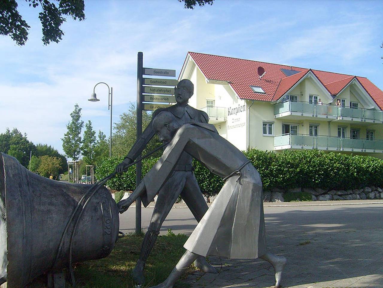 Hotel & Restaurant Karpfen - Ferienwohnung, 55 qm, 1 Wohnzimmer, 2 Schlafzimmer, max. 2 Erwachsene + 2 Kinder in Illmensee, Nördlicher Bodensee region