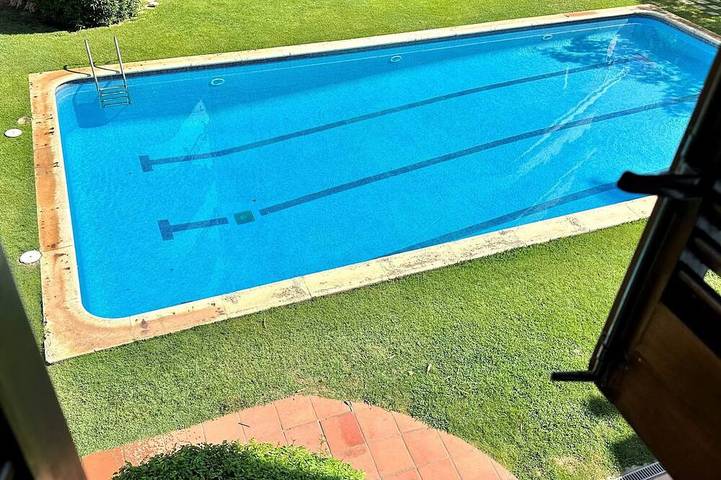 Casa vacanza per 8 persone, con piscina e balcone nonché giardino in Sitges