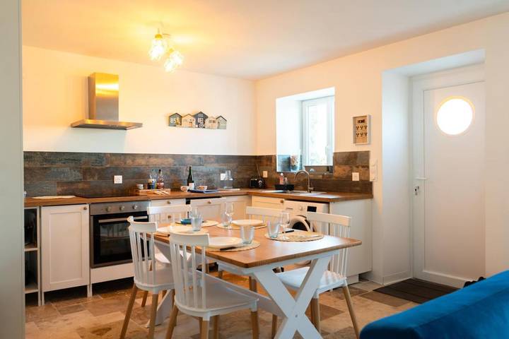 Location de vacances pour 6 personnes, avec vue et jardin, adapté aux familles à Le Vivier-sur-Mer - 3