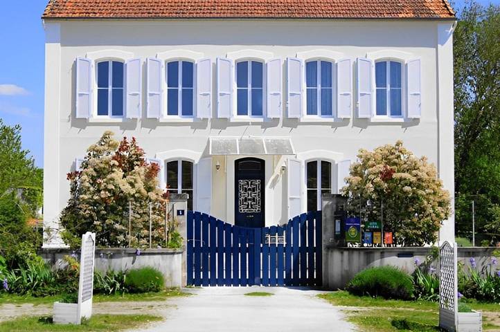 Chambre d’hôte pour 2 personnes, avec jardin et piscine à Marennes