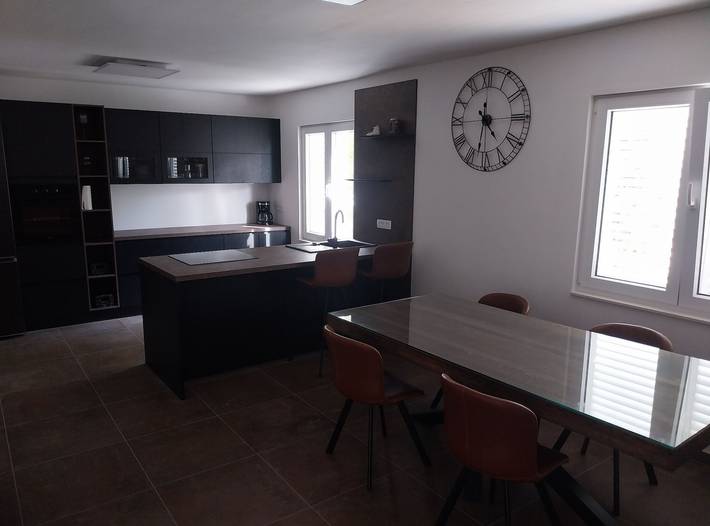 Ferienhaus für 10 Personen, mit Garten in Podstrana