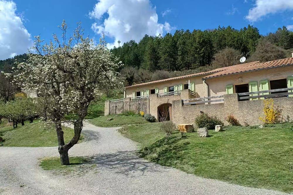 Gîtes Clos La Roche « Les Faurines 1 » in Saint-Nazaire-le-Désert, Région de Die