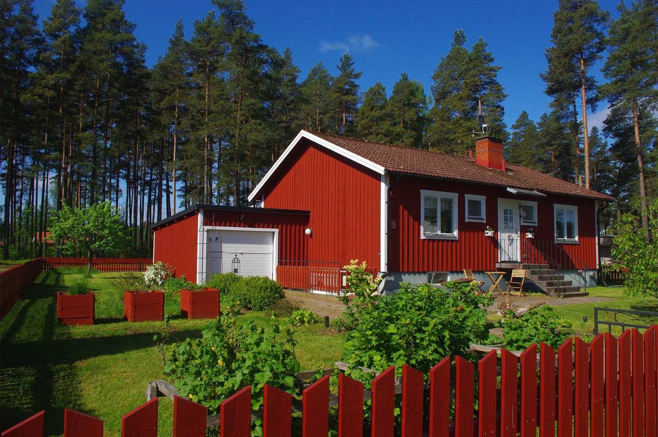 Syllis Hus – Ferienhaus mit eingezäuntem Garten bei Vimmerby in Bellö, Jönköpings län