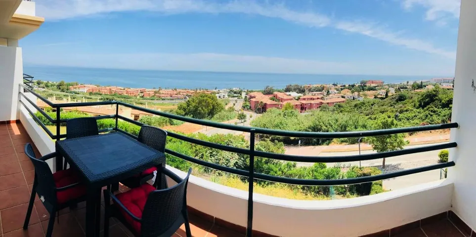 Apartamento de vacaciones para 4 personas, con jardín y vistas además de piscina para niños y piscina - 1