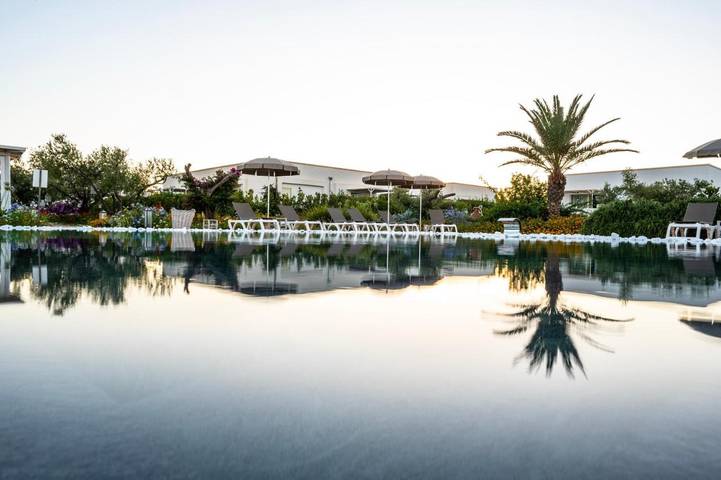 Apartahotel para 4 personas, con vistas además de piscina y jardín, Familias con niños en Apulia