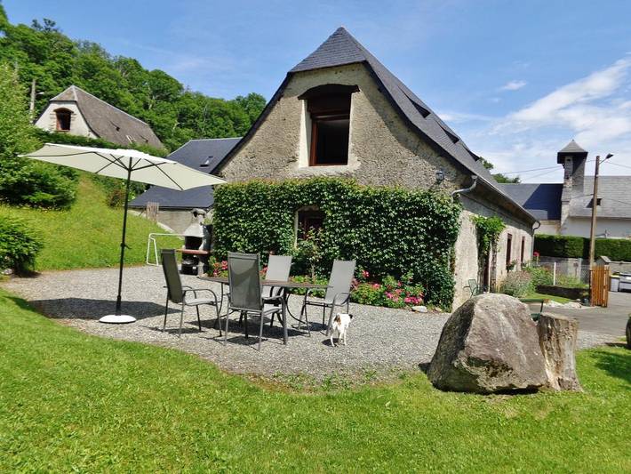 Gîte pour 10 personnes, avec terrasse et jardin, animaux acceptés à Jarrett