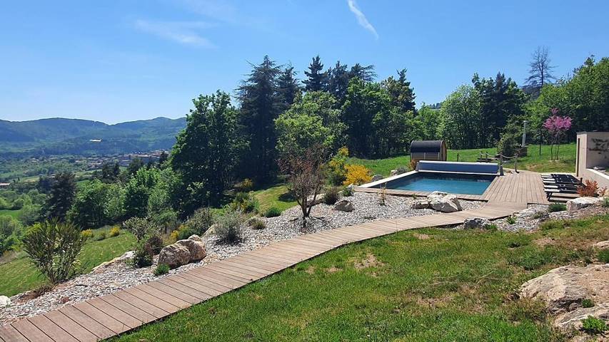Gîte pour 2 personnes, avec terrasse et jardin ainsi que sauna et piscine à Saint-Félicien - 2