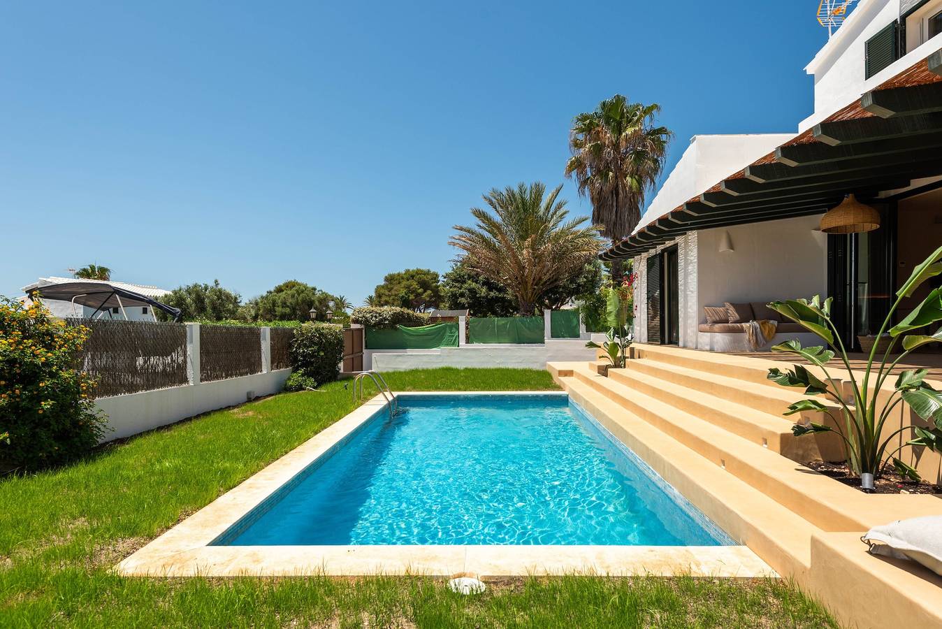 Villa 'Binimadi' con vistas al mar, Wi-Fi y aire acondicionado in Binisafua, Sant Lluís