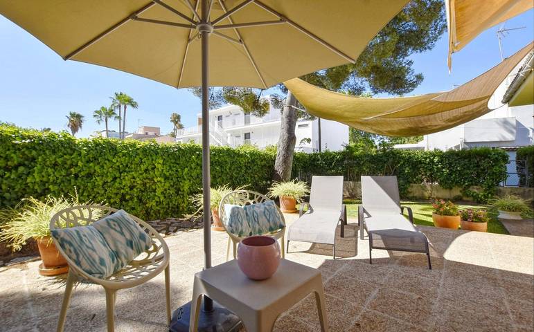 Ferienhaus 'Cora' mit privater Terrasse, WLAN und Klimaanlage in Playa de Alcúdia, Alcúdia