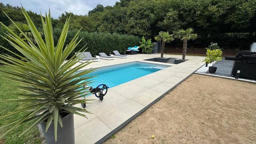 Cottage pour 6 personnes, avec jacuzzi ainsi que jardin et piscine à Aubange