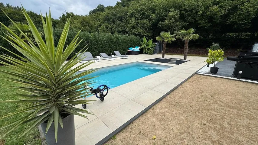 Chalet para 6 personas, con jacuzzi además de jardín y piscina - 1