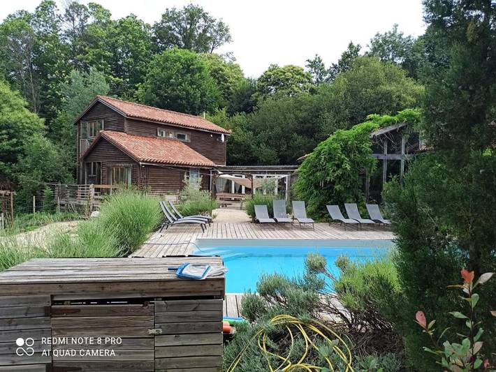 Maison de vacances pour 14 personnes, avec Balcon et Terrasse ainsi que Jardin et Piscine à Mervent