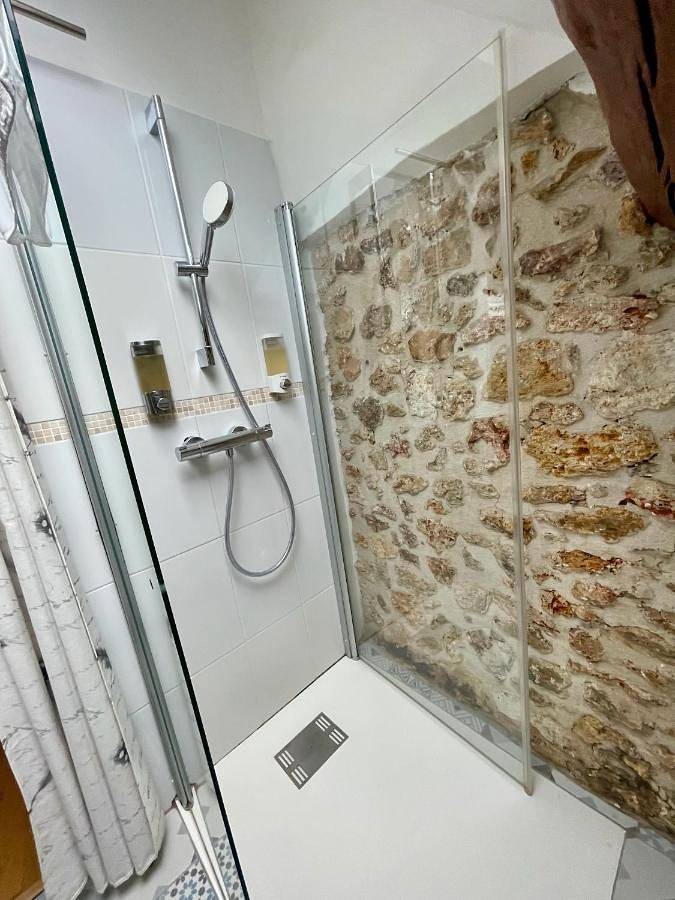 Apartment with Shower in Orsay, Essonne