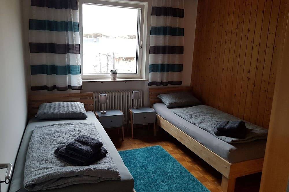 Ganze Wohnung, Großzügiges 4-Sterne Ferienhaus mit moderner Ausstattung in direkter Flusslage -perfekt für einen Besuch im Legoland in Gundelfingen a.d.Donau, Bayerisch Schwaben