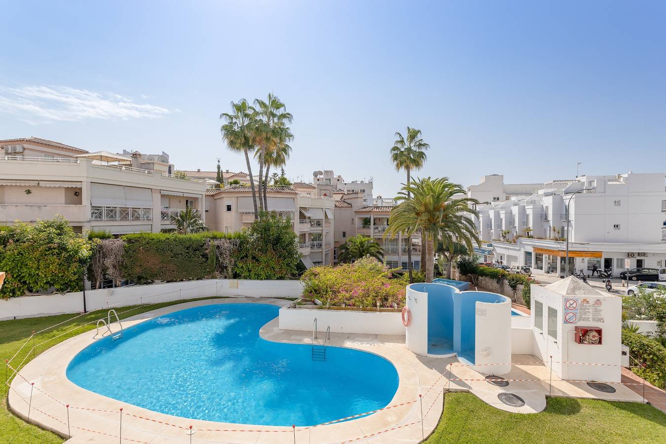 Appartement entier, Apartamento "Alcazaba Zona Parador" près de la plage avec terrasse et piscine partagée in Playa Carabeíllo, Nerja