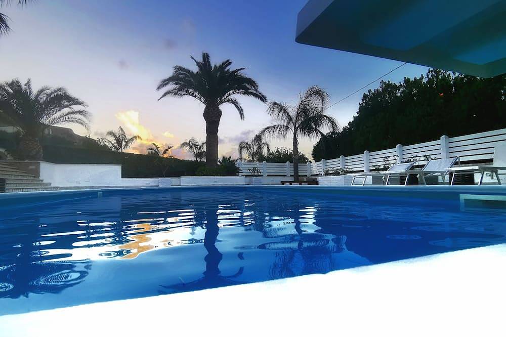 Belle et confortable villa avec piscine privée sur le chemin de San Vito lo Capo in Erice, Province de Trapani