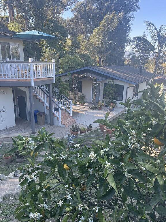 Zen Cottage Hideaway - 1 mile from the Beach, and 1 mile from Downtown... in Santa Barbara, Santa Barbara County