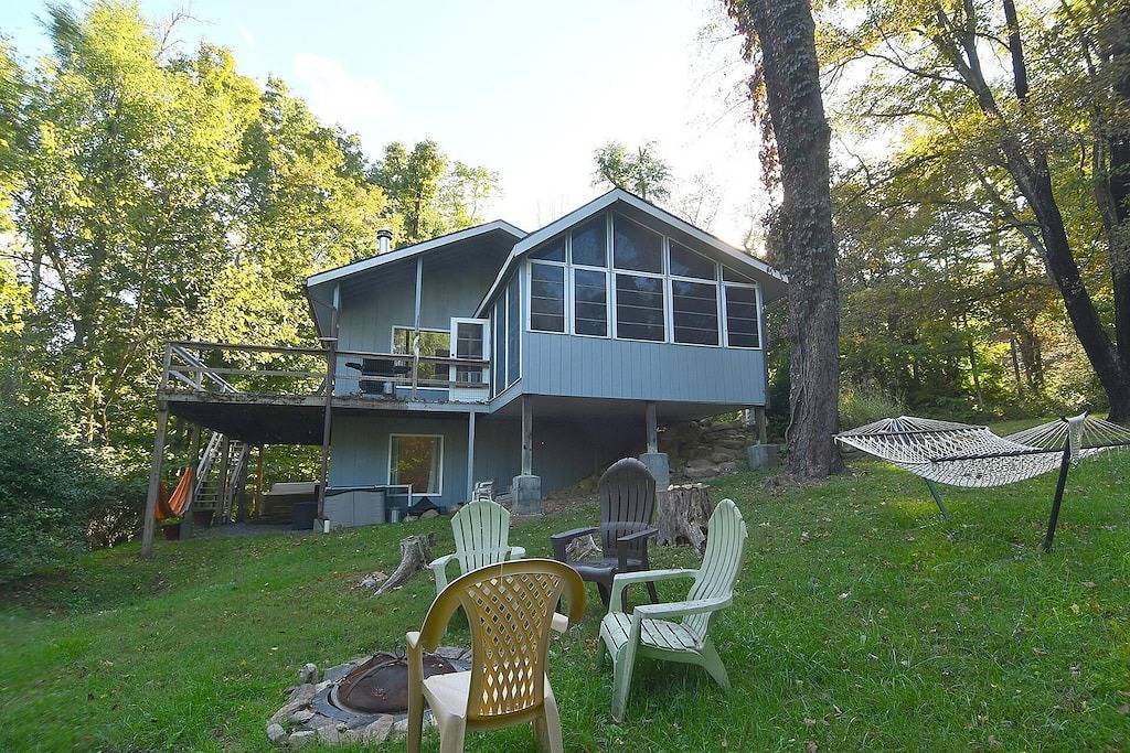 Serendipity! 5-Zimmer-Hütte w / Whirlpool Eingebettet in die Coolfont Bergabhang in Blue Ridge Mountains