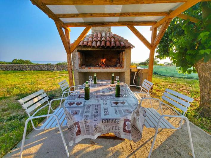 Villa für 9 Personen, mit Ausblick und Terrasse sowie Pool, mit Haustier in Novalja - 4