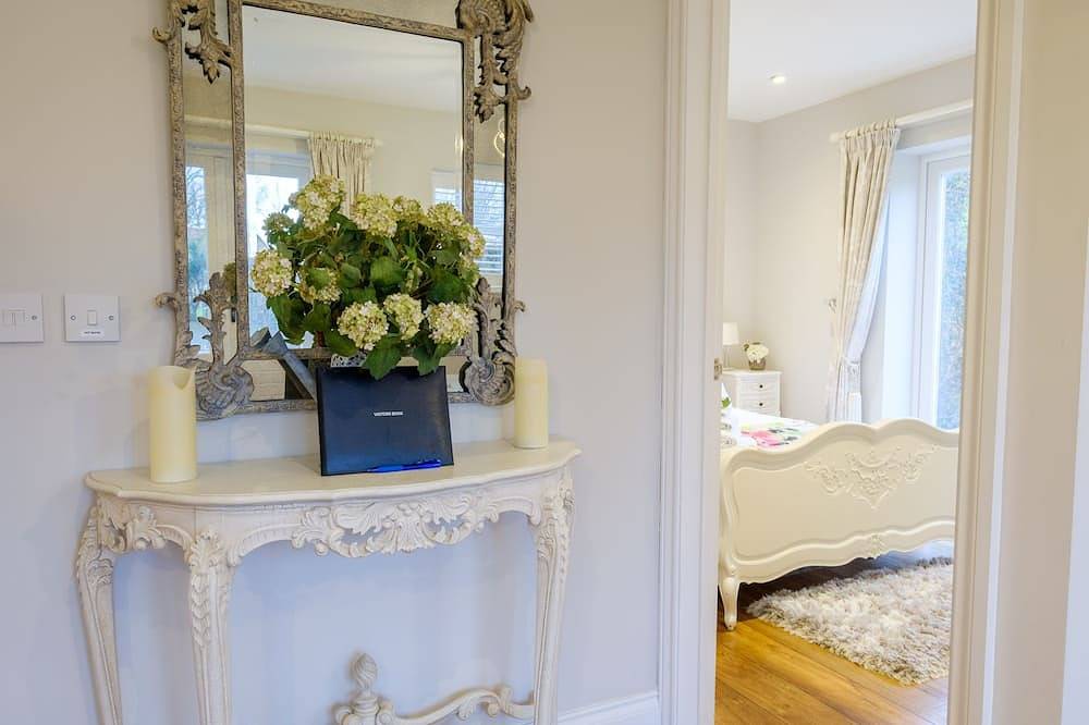 4 Star Luxury Romantic Break - The Pavilion at Brunger House (Dog Friendly) in Tenterden, Ashford region
