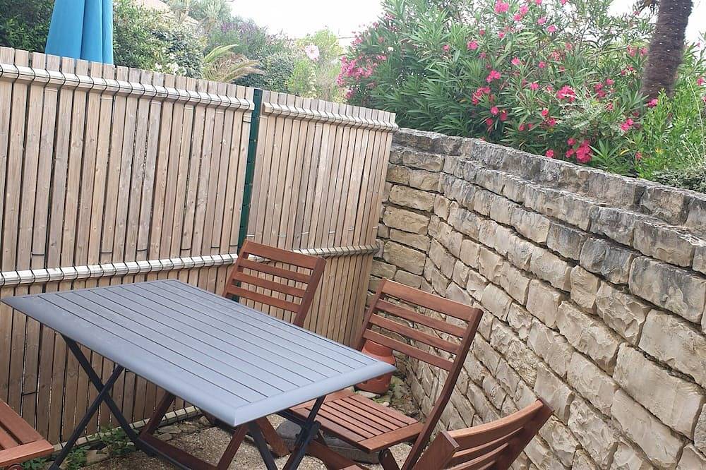 Entire apartment, Studio In Residence With Pool And Parking in La Couarde-sur-Mer, Ile de Re