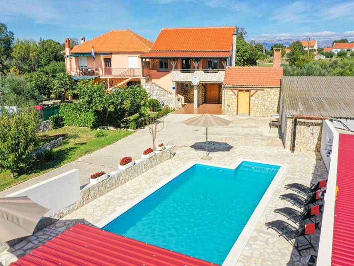 Villa for 6 people, with balcony/terrace and pool, child-friendly in Zadar