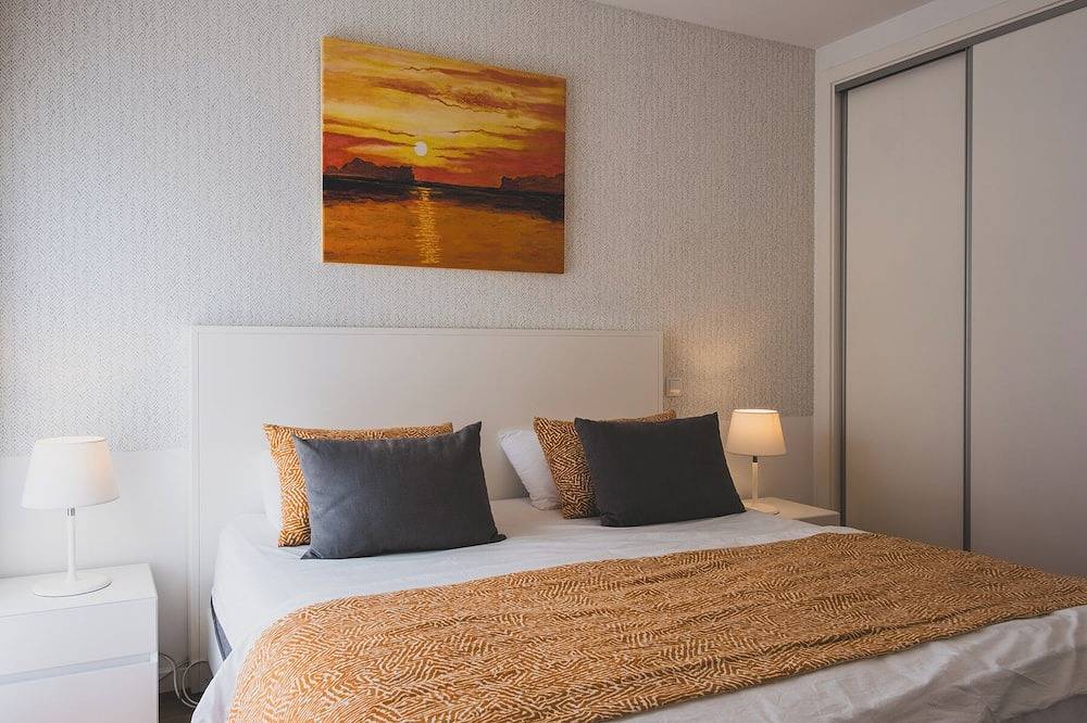 Villa das Hortas: new, modern villa near beach & facilities @ Silver Coast in Salir do Porto, Tornada e Salir do Porto