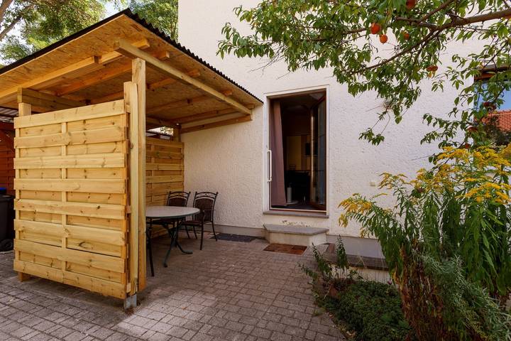 Ganze Ferienwohnung, Ferienhaus Arnstadt - Doppelhaus 165 qm mit 1 Wz. mit integrierter Küche, 5 Schlafz., Bad extra Wc und ausgebauten Keller mit Dusche in Arnstadt (Thüringen), Arnstadt