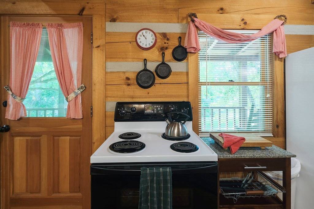 Deck, Jetted Tub, Wi-fi, Near National Park in Tuckaleechee, Blount County