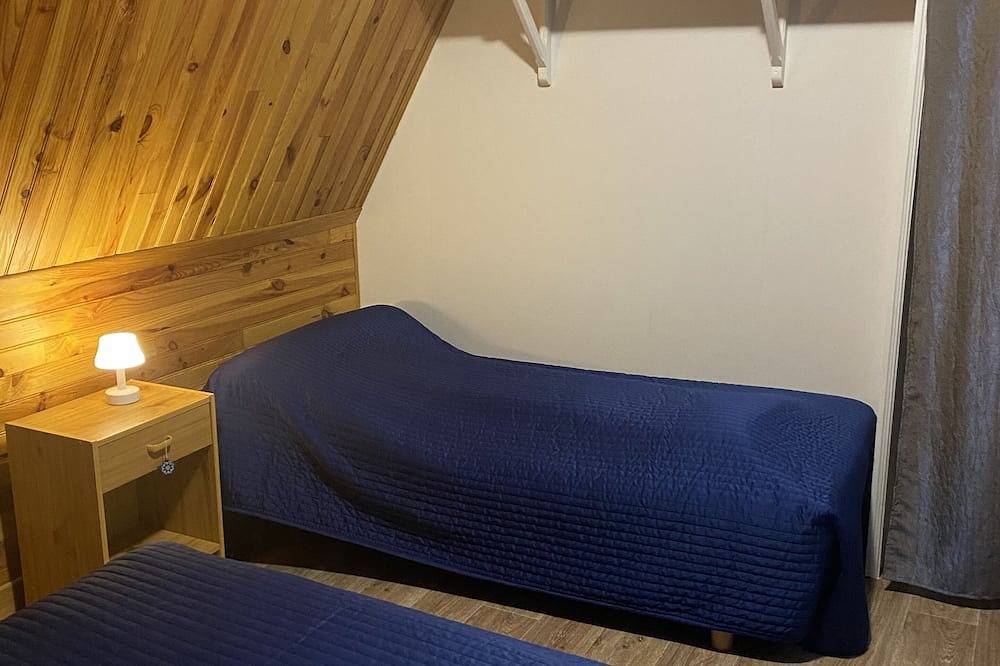 Typical mountain chalet in the heart of nature. Close to hiking and ski resorts in Sainte Marie de Campan, Campan